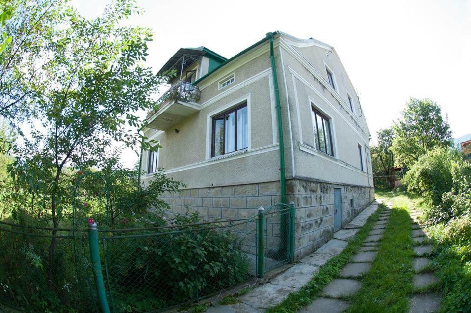 Zabava Appartement Jaremtsje Buitenkant foto